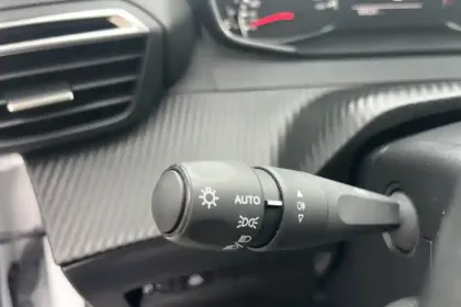 Photo 23 Peugeot 208  PureTech 100 S&S BVM6