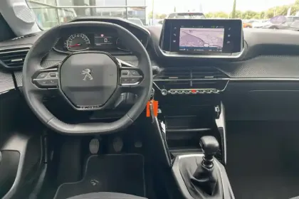 Photo 16 Peugeot 208  PureTech 100 S&S BVM6