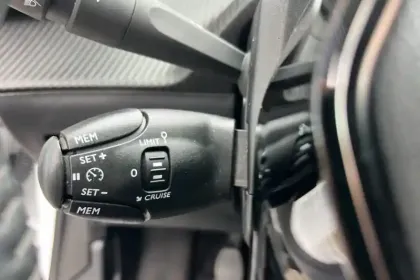 Photo 22 Peugeot 208  PureTech 100 S&S BVM6