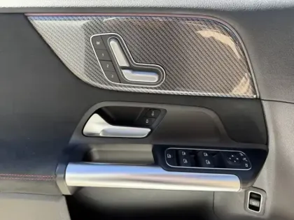 Photo 12 Mercedes Classe B 200 d AMG Line