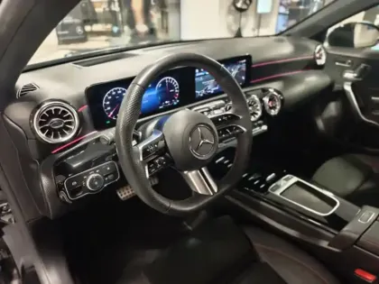 Photo 18 Mercedes Classe A 250 e Hybrid EQ AMG Line