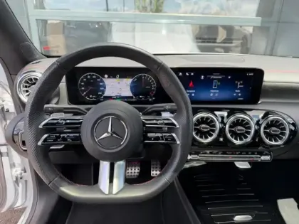 Photo 15 Mercedes CLA  250 e Hybrid EQ Coupé AMG 