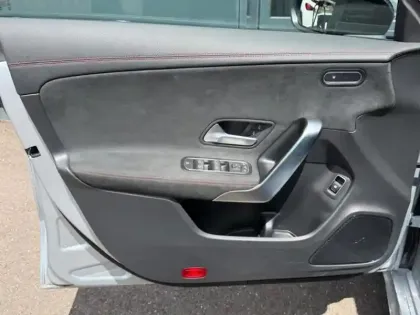 Photo 12 Mercedes CLA  250 e Hybrid EQ Coupé AMG 