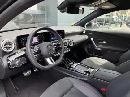 Photo 11 Mercedes Classe A  200 d AMG Line