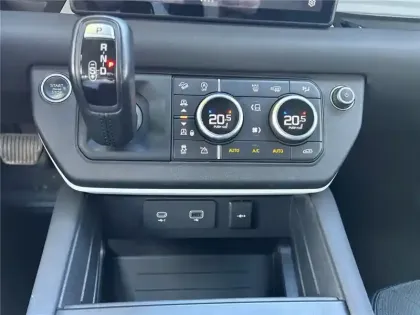 Photo 155 Land rover Defender 110 D240 BVA8