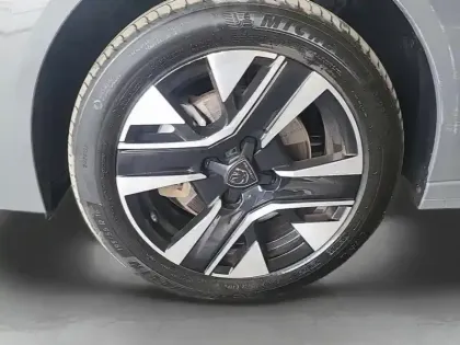 Photo 9 Peugeot 208  1.2 Hybrid 110ch Allure e-DCS6