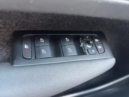 Photo 14 Volvo XC40  T2 129ch Momentum Business Geartronic 8