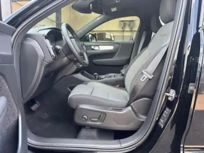 Photo 5 Volvo XC40  T2 129ch Momentum Business Geartronic 8