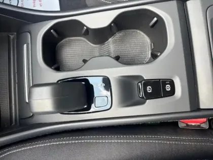 Photo 12 Volvo XC40  T2 129ch Momentum Business Geartronic 8