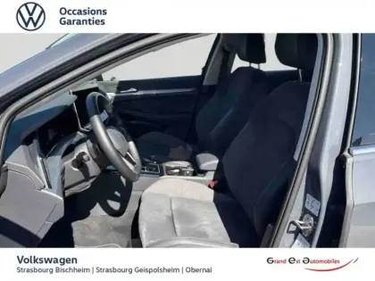 Photo 10 Volkswagen Golf  1.5 eTSI EVO2 116ch Style DSG7