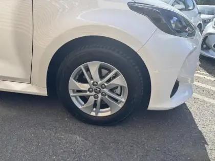 Photo 8 Toyota Yaris  116h Dynamic Business + Programme Toyota Experience 5p MC24