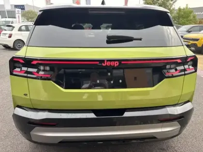 Photo 5 Jeep Compass  1.6 Turbo T4 225ch e-Hybrid Plug-in First Edition BVR7