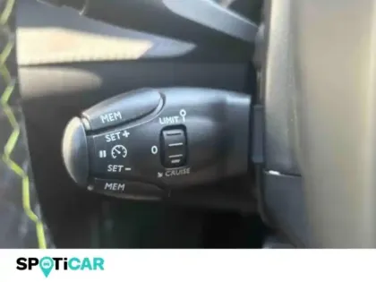 Photo 13 Peugeot 2008  e- 136ch GT