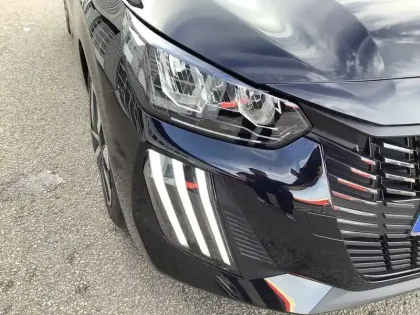 Photo 15 Peugeot 208  PureTech 75 S&S BVM5