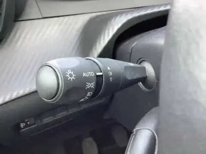 Photo 18 Peugeot 208  PureTech 75 S&S BVM5