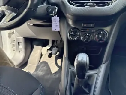 Photo 13 Peugeot 208  1.6 BlueHDi 75ch BVM5