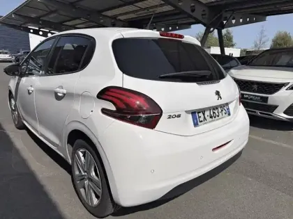 Photo 16 Peugeot 208  1.6 BlueHDi 75ch BVM5