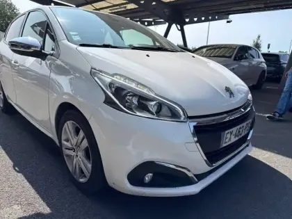 Photo 15 Peugeot 208  1.6 BlueHDi 75ch BVM5