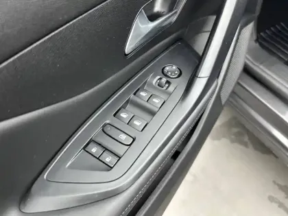 Photo 17 Peugeot 408  PHEV 180 e-EAT8