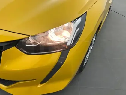 Photo 15 Peugeot 208  PureTech 75 S&S BVM5