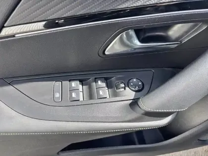 Photo 9 Peugeot 2008  Hybrid 136 e-DCS6