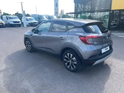 Photo 14 Renault Captur  E-Tech full hybrid 145