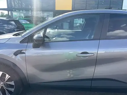 Photo 10 Renault Captur  E-Tech full hybrid 145