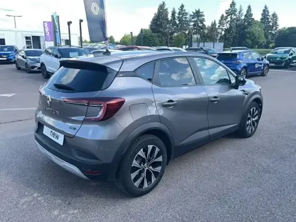 Photo 16 Renault Captur  E-Tech full hybrid 145