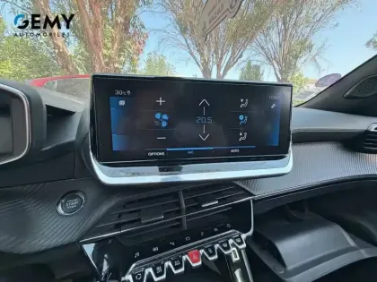 Photo 16 Peugeot 2008  PureTech 130 S&S BVM6