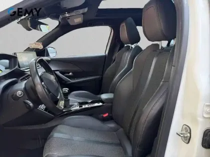Photo 8 Peugeot 2008  PureTech 130 S&S BVM6