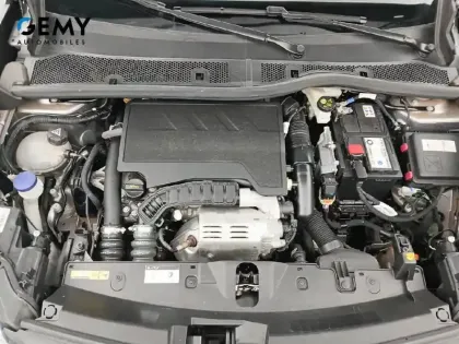 Photo 11 Peugeot 2008  PureTech 100 S&S BVM6