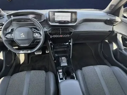 Photo 12 Peugeot 2008  PureTech 130 S&S EAT8