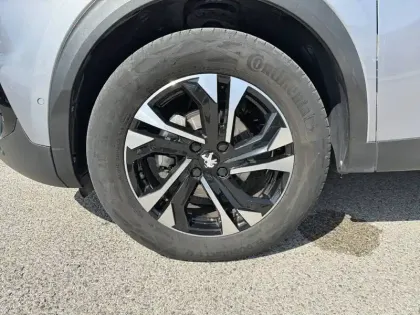 Photo 8 Peugeot 2008  PureTech 130 S&S EAT8