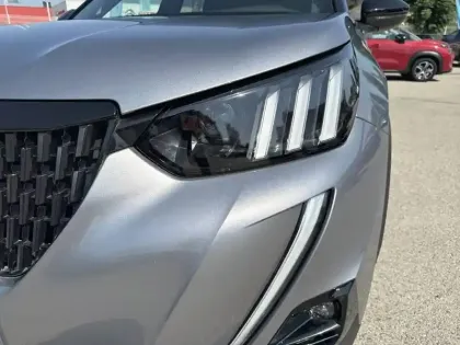 Photo 10 Peugeot 2008  PureTech 130 S&S EAT8
