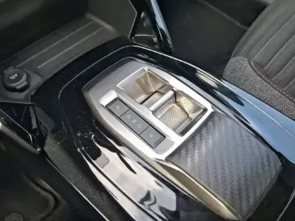 Photo 13 Peugeot 208  Electrique 50 kWh 136ch