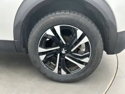 Photo 12 Peugeot 2008  PureTech 130 S&S EAT8