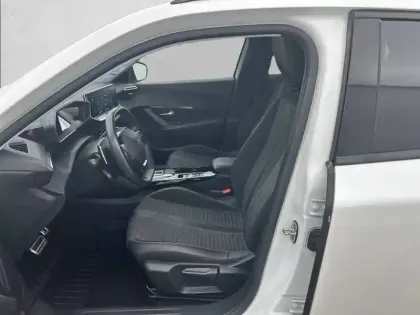 Photo 10 Peugeot 2008  PureTech 130 S&S EAT8