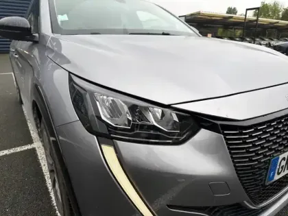 Photo 8 Peugeot 208  Electrique 50 kWh 136ch