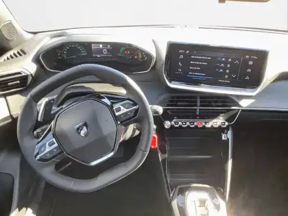 Photo 7 Peugeot 2008  Hybrid 145 e-DCS6