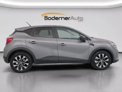 Photo 44 Renault Captur  E-Tech full hybrid 145