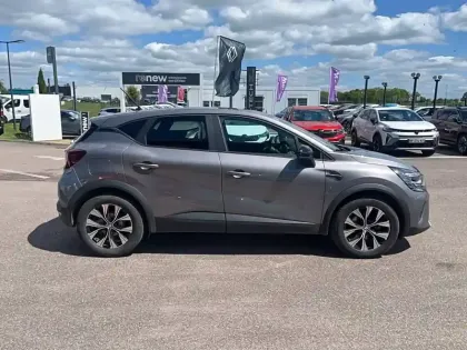 Photo 11 Renault Captur  E-Tech full hybrid 145