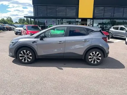 Photo 16 Renault Captur  E-Tech full hybrid 145