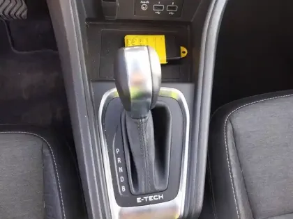 Photo 36 Renault Captur  E-Tech full hybrid 145