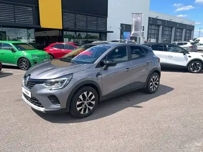 Photo 17 Renault Captur  E-Tech full hybrid 145