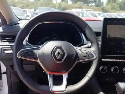 Photo 10 Renault Captur  E-Tech full hybrid 145