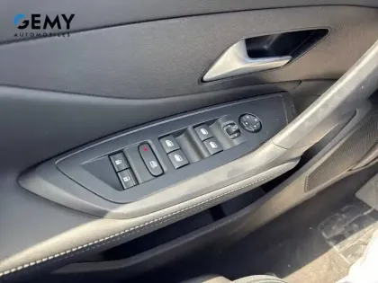Photo 15 Peugeot 408  Hybrid 136 e-DCS6