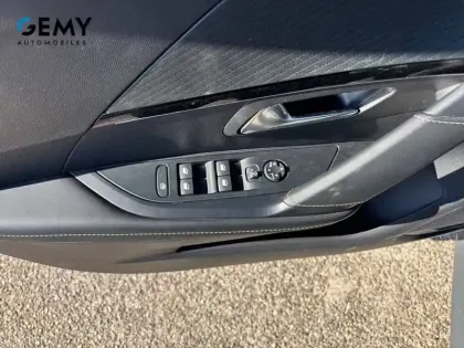 Photo 11 Peugeot 208  Hybrid 145 ch e-DCS6