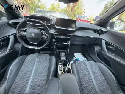 Photo 7 Peugeot 2008  PureTech 130 S&S EAT8