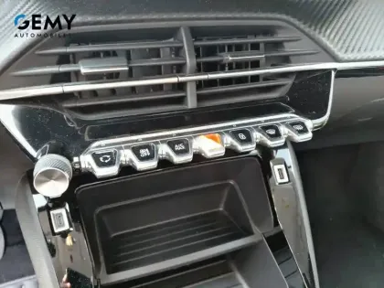 Photo 18 Peugeot 208  Electrique 50 kWh 136ch