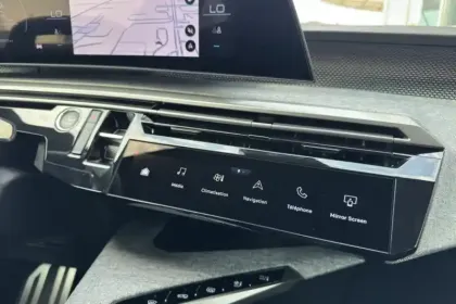 Photo 18 Peugeot 3008  Electrique 210 ch 73 kWh